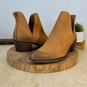 OVERLAND | Cassidy Leather Ankle Boots distressed tan cognac V-cut sides size 8